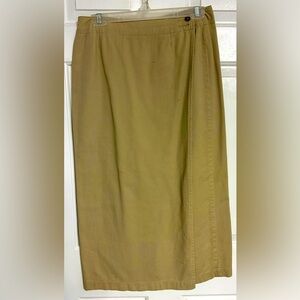 🌟2/$15 Lee Khaki midi skirt. Size 10